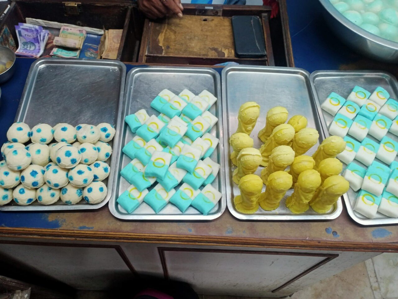 Messi's kheer idol, football rasgullas, sweet shop support Argentina